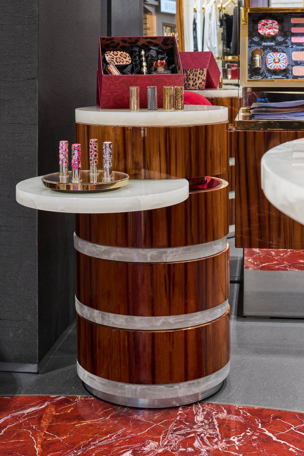 DG Via della Spiga BEAUTY FURNITURE, Milan