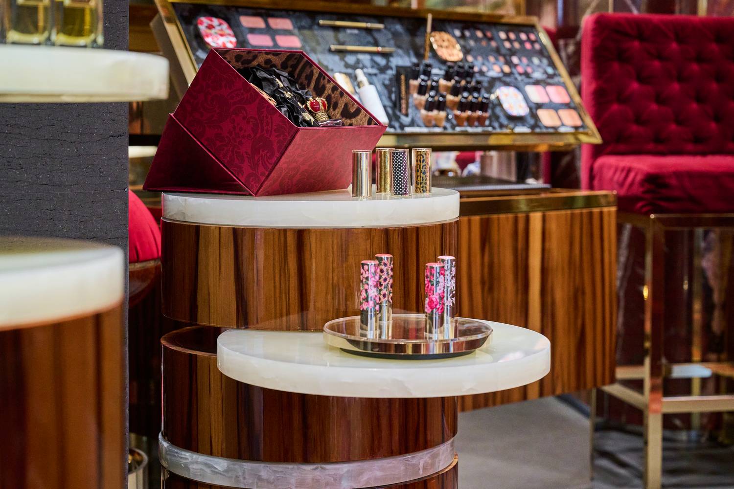 DG Via della Spiga BEAUTY FURNITURE, Milan