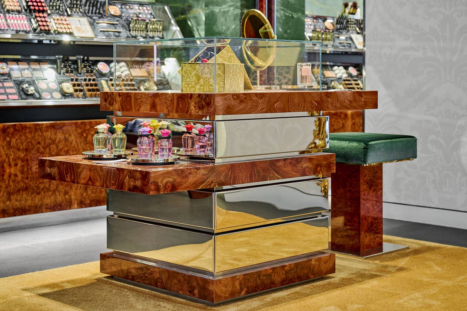 DG Via Monte Napoleone BEAUTY FURUNITURE, Milan