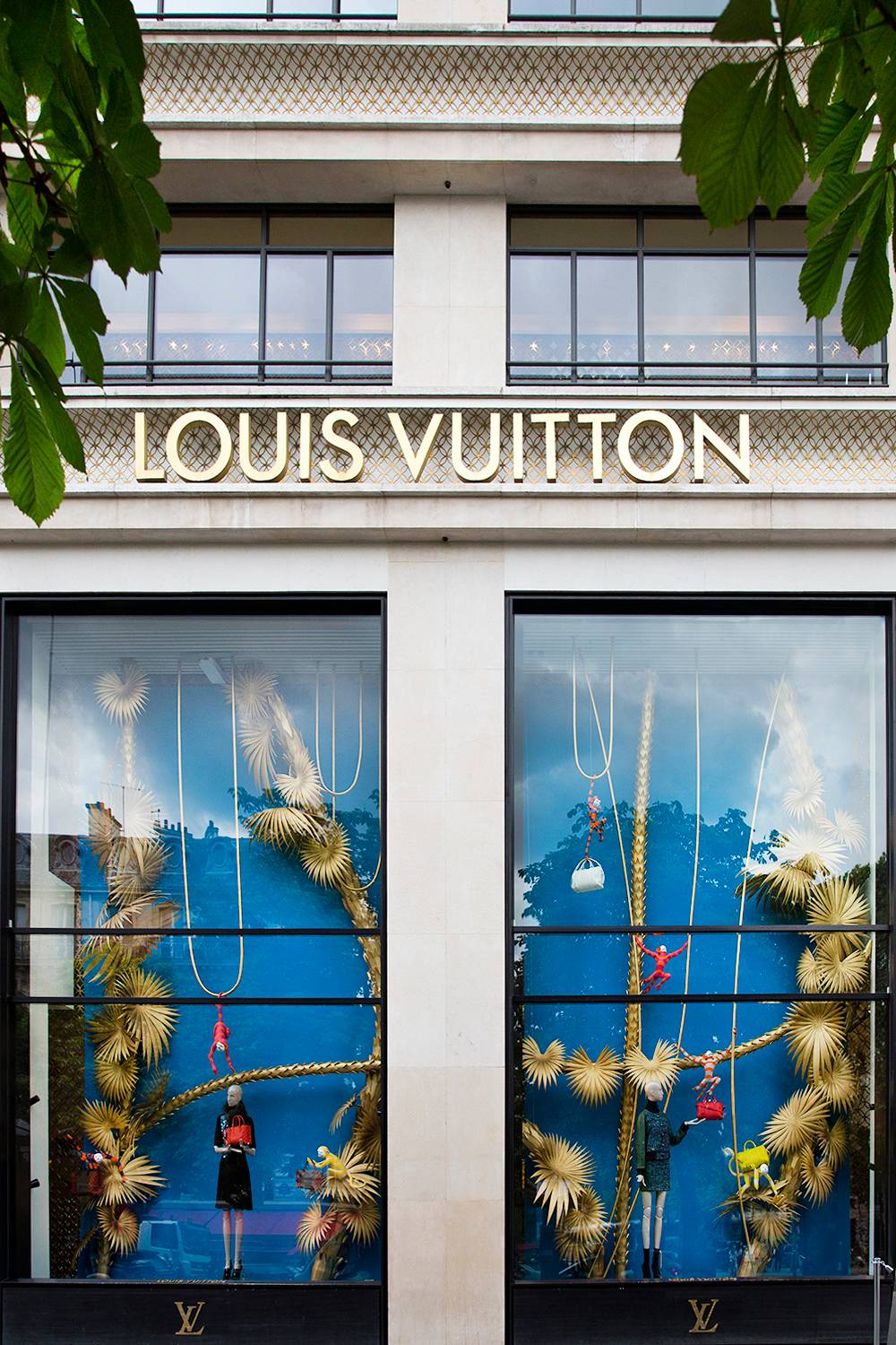 LOUIS VUITTON, Paris Avenue des Champs Elysées