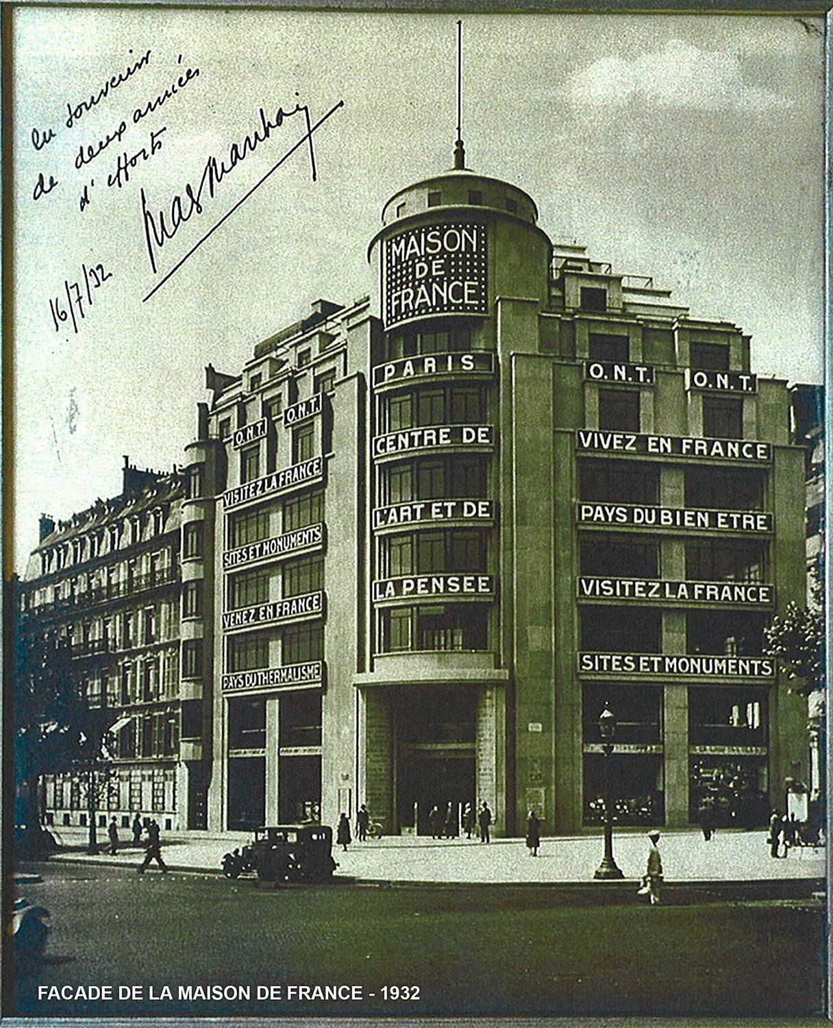 LOUIS VUITTON, Paris Avenue des Champs Elysées