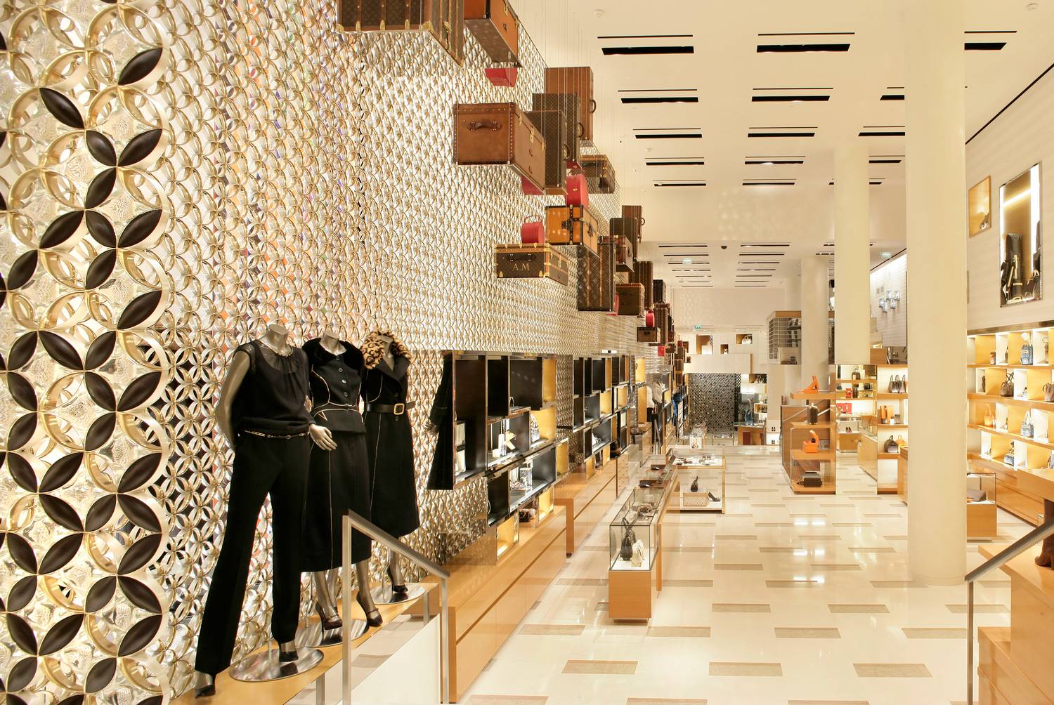 LOUIS VUITTON, Paris Avenue des Champs Elysées
