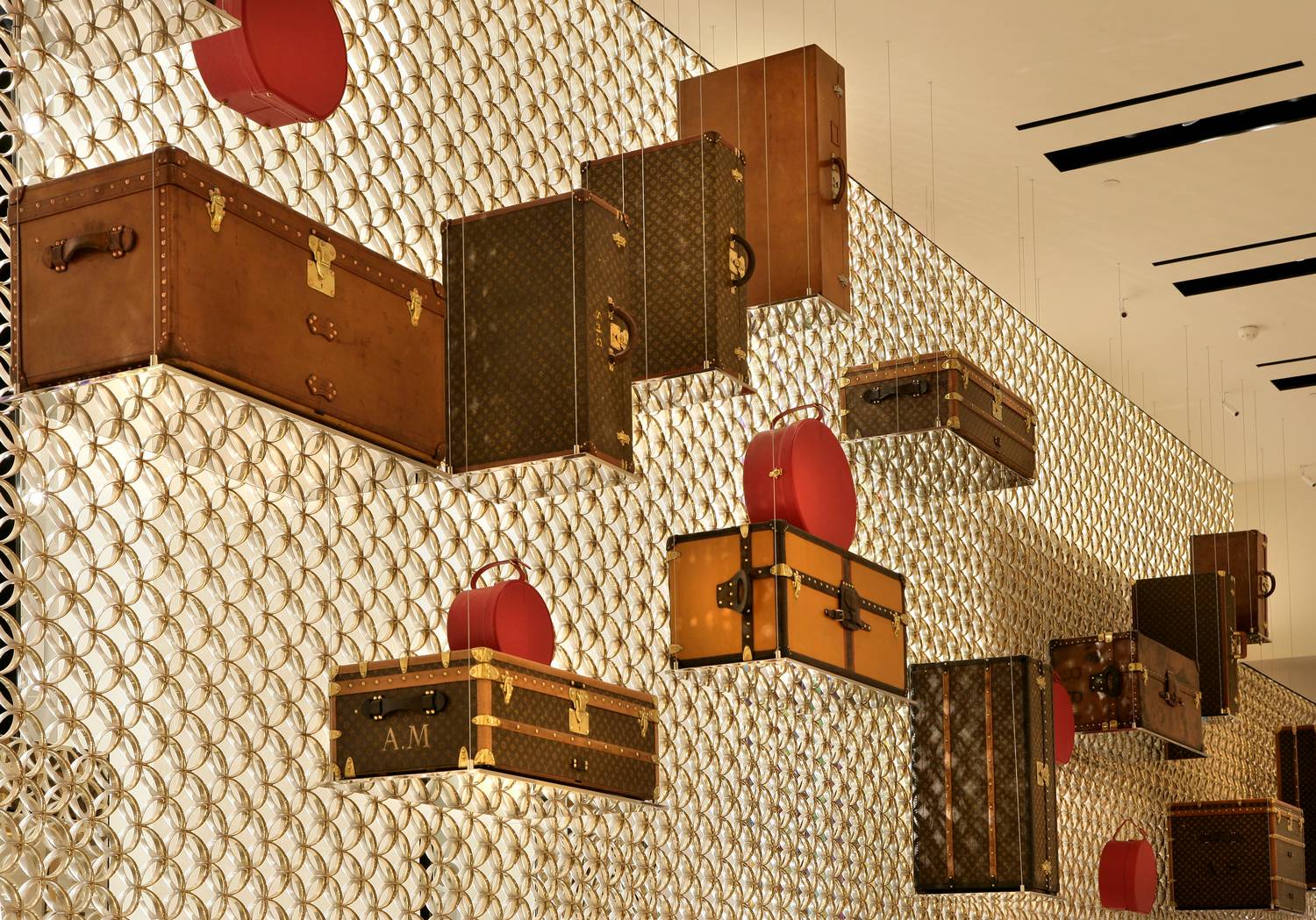 LOUIS VUITTON, Paris Avenue des Champs Elysées
