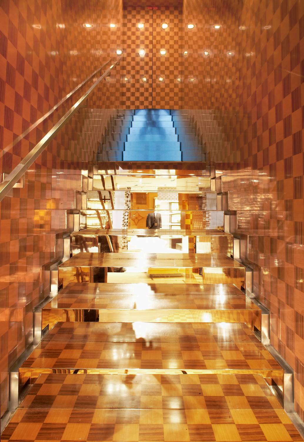 LOUIS VUITTON, Paris Avenue des Champs Elysées
