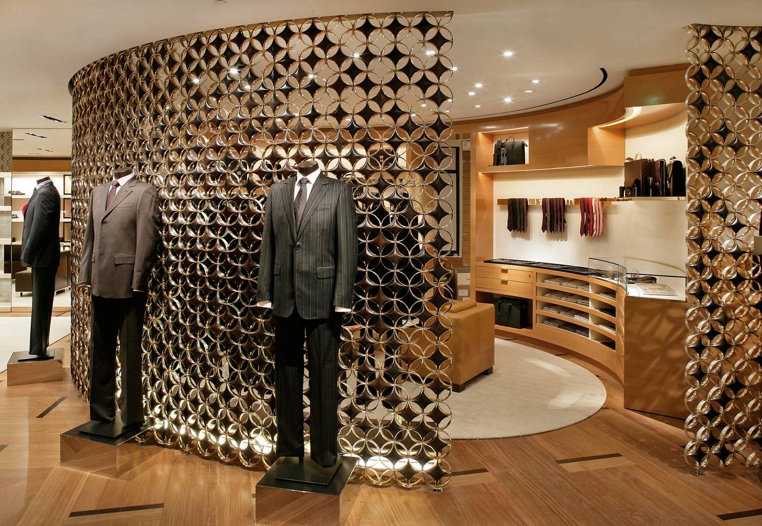 LOUIS VUITTON, Paris Avenue des Champs Elysées