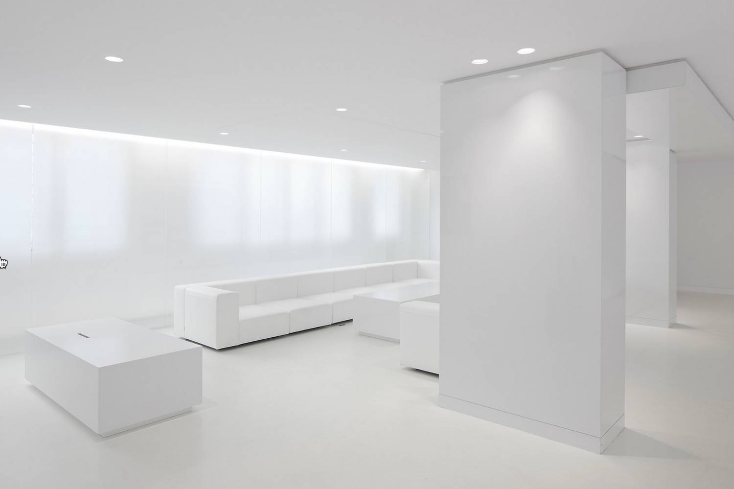 THE WHITE ROOM Paris Ave George V