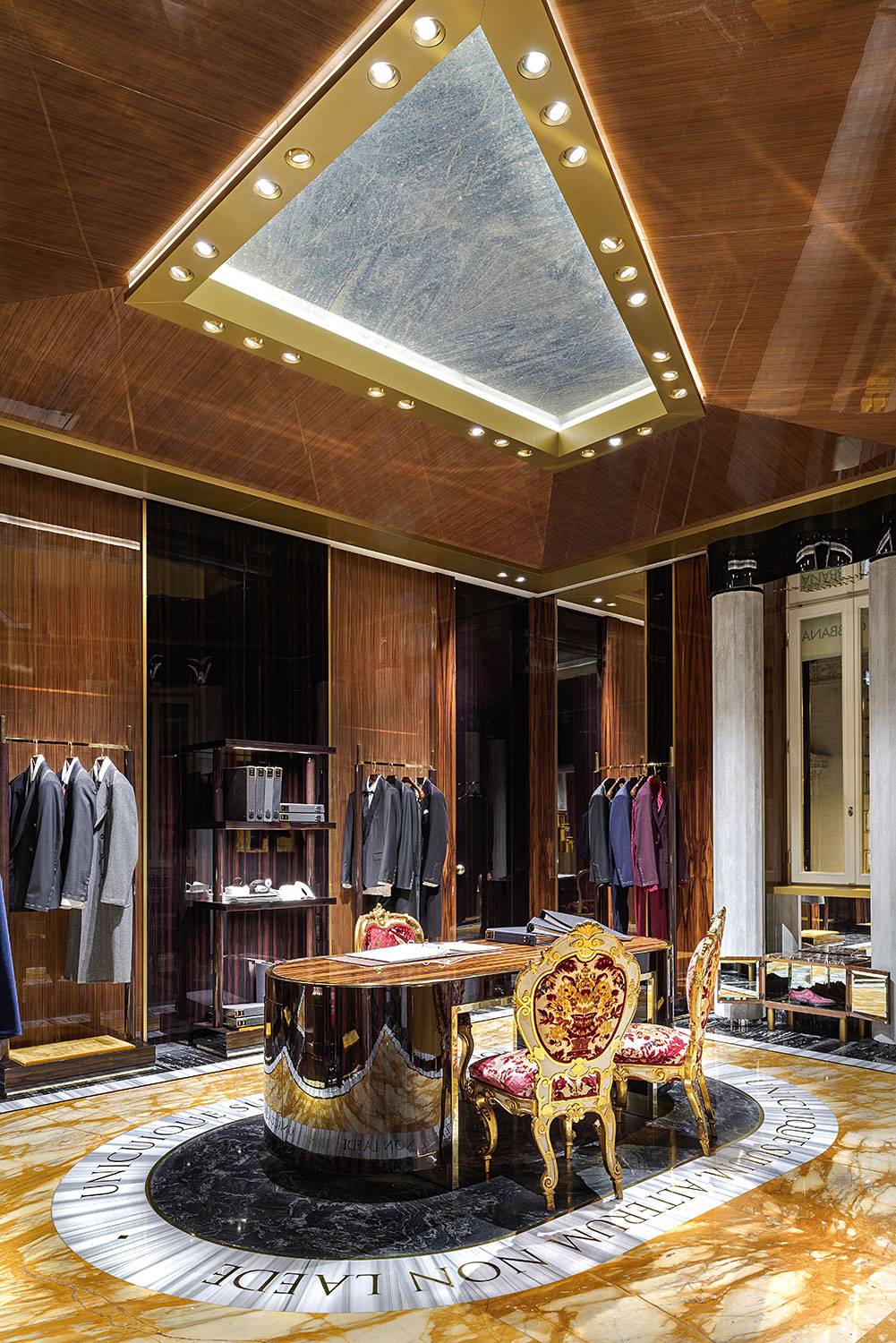 DOLCE & GABBANA, Rome Piazza di Spagna
