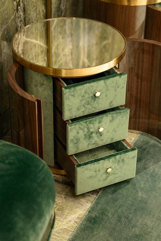 TAILOR'S COMMODE, Venice